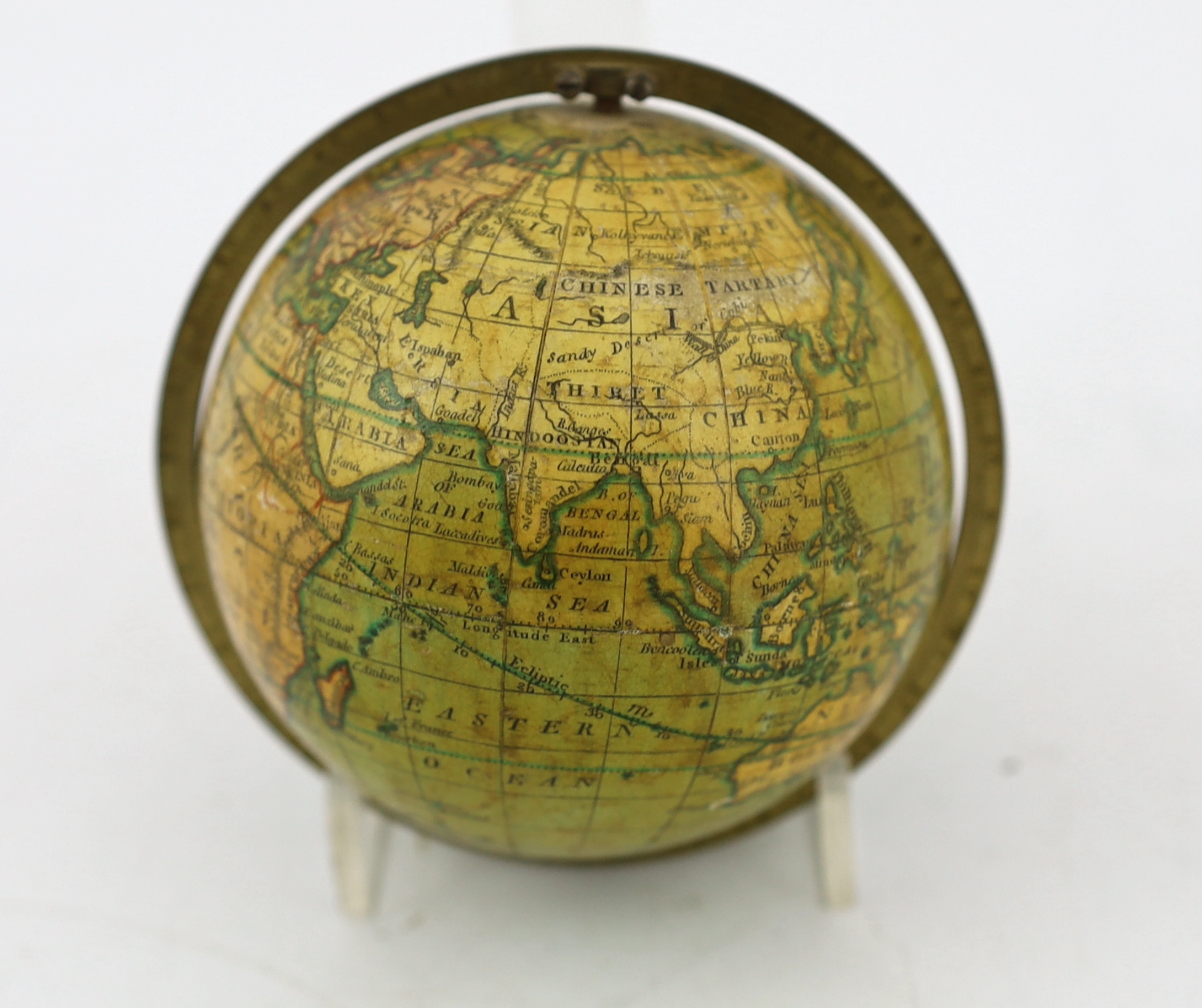 A Newton's 'New & Improved terrestrial pocket globe', 7,5cm, case 10cm